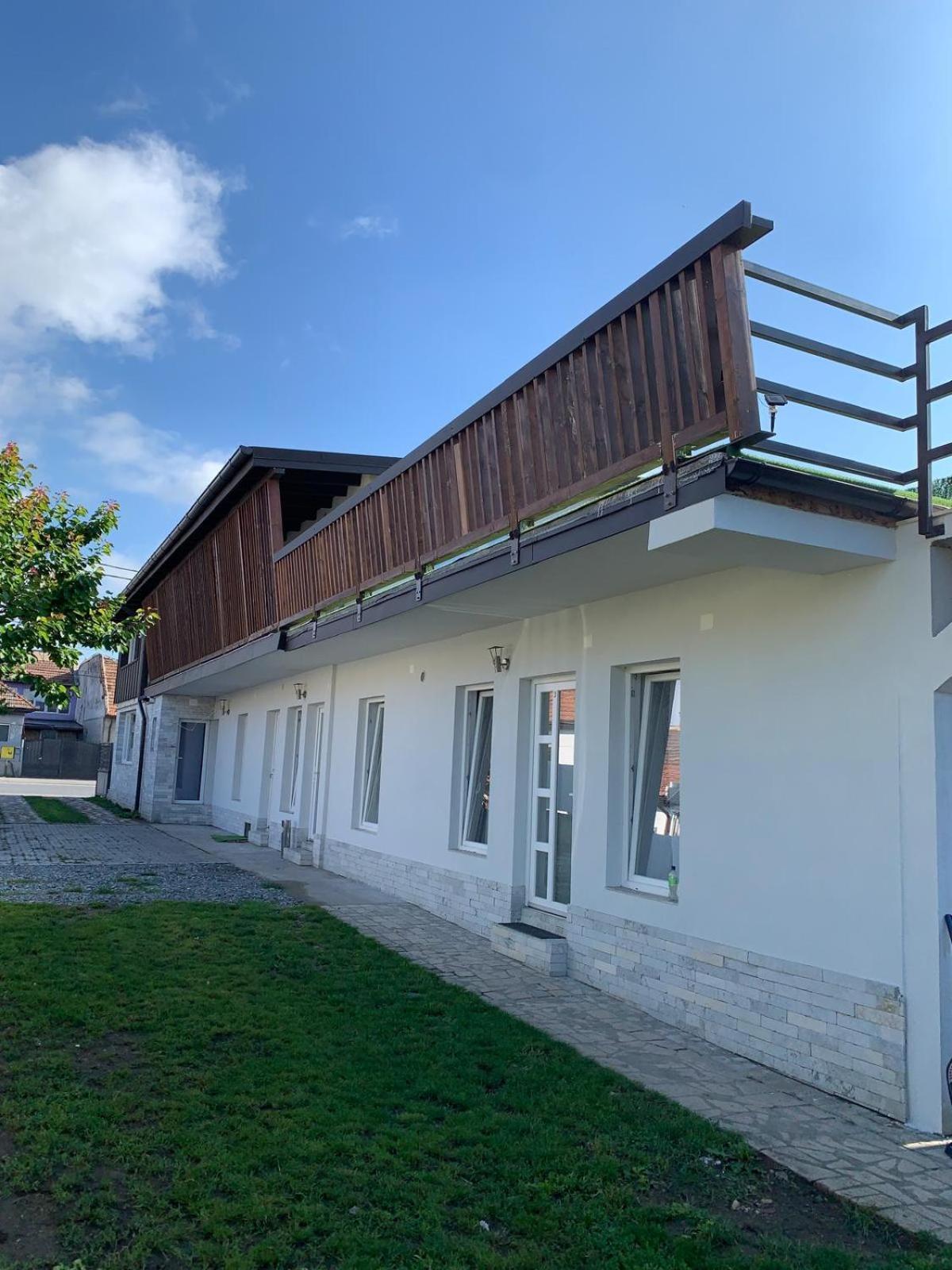 Luxus Cluj Airport Apartments Kültér fotó