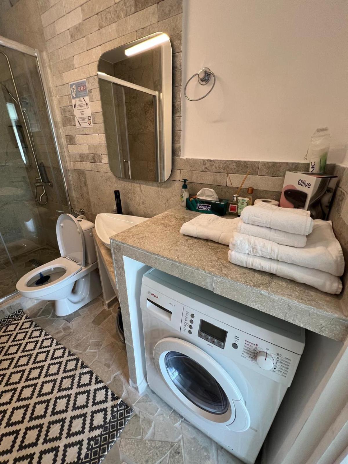 Luxus Cluj Airport Apartments Kültér fotó