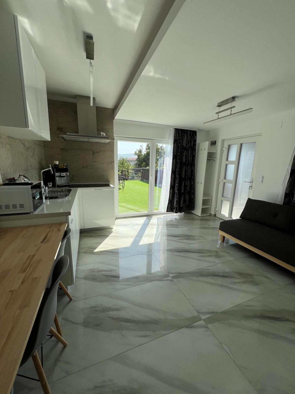 Luxus Cluj Airport Apartments Kültér fotó