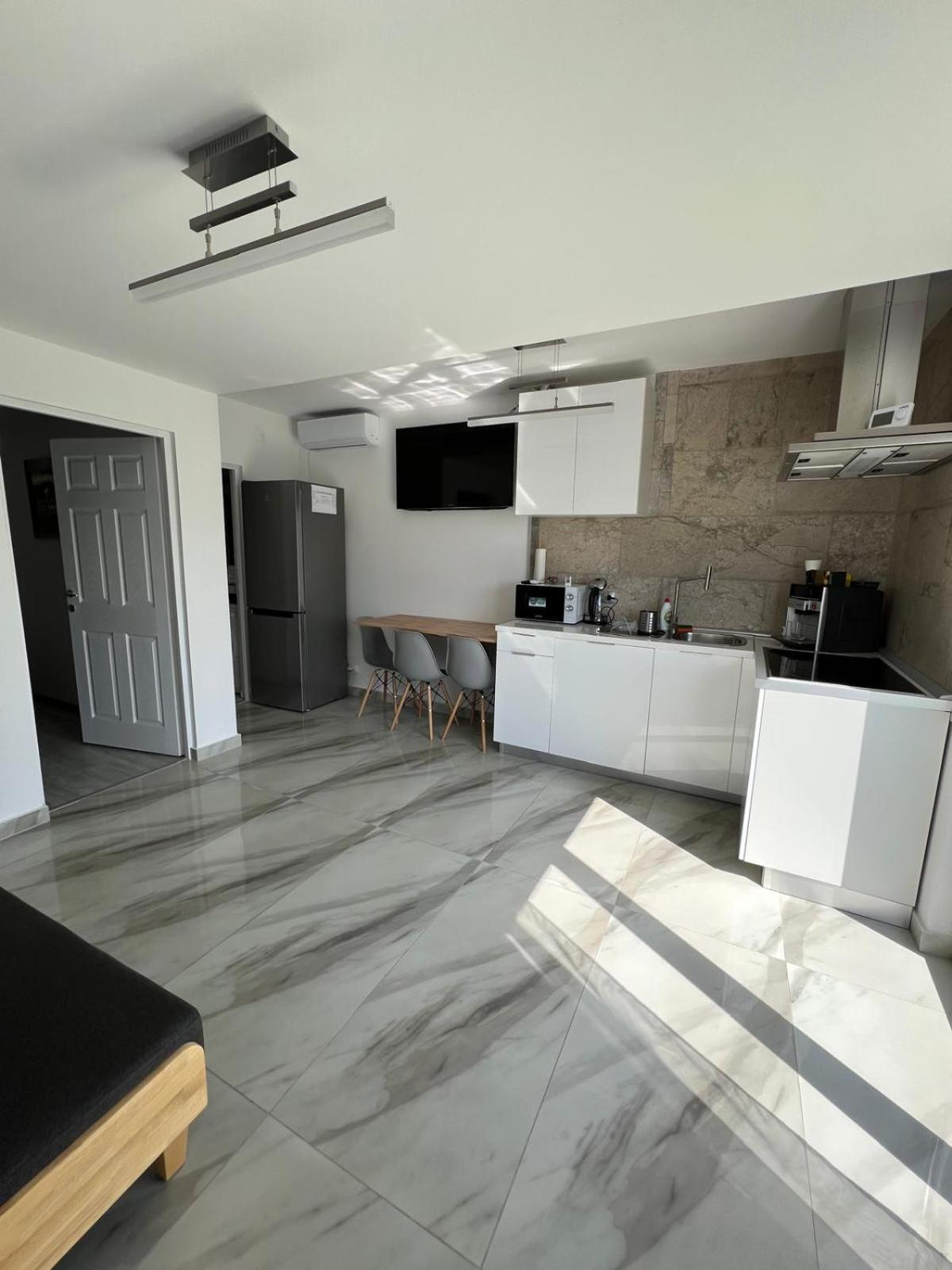 Luxus Cluj Airport Apartments Kültér fotó