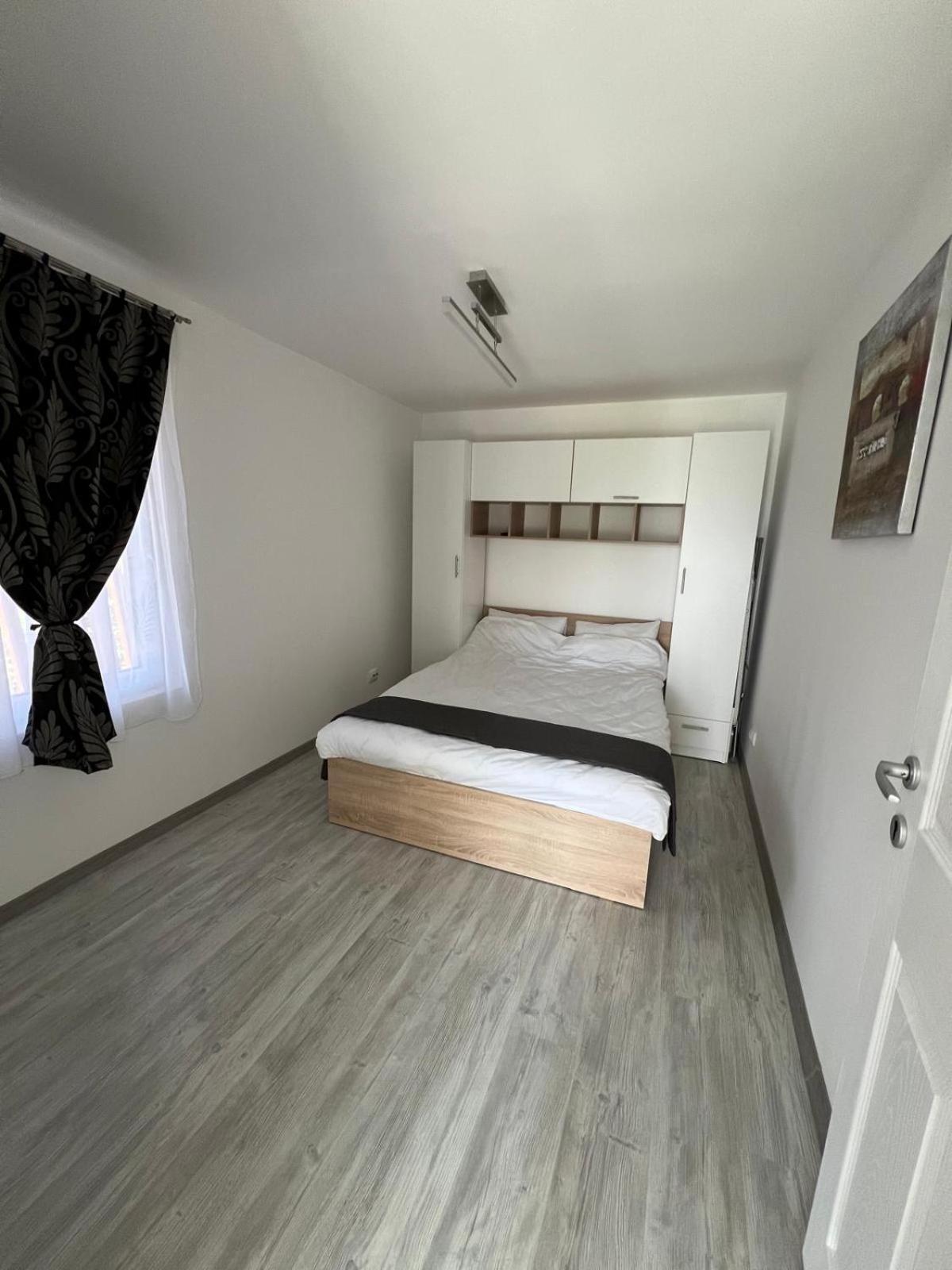 Luxus Cluj Airport Apartments Kültér fotó