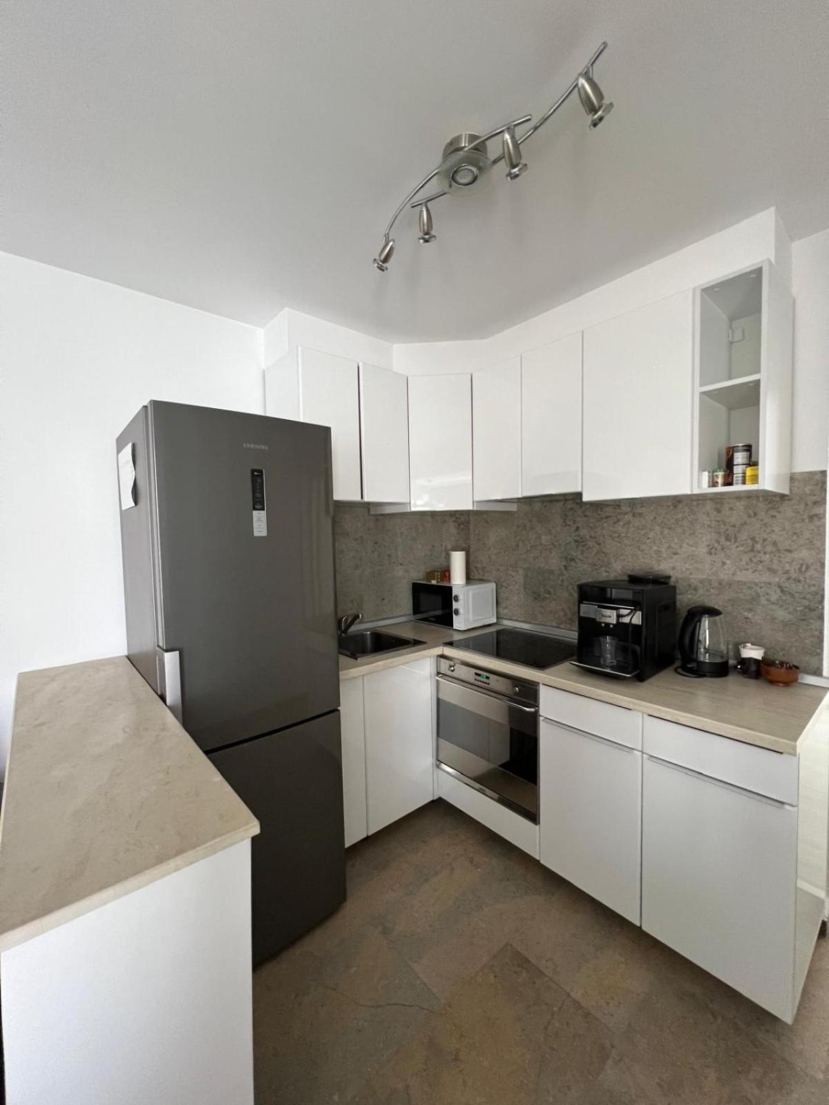 Luxus Cluj Airport Apartments Kültér fotó