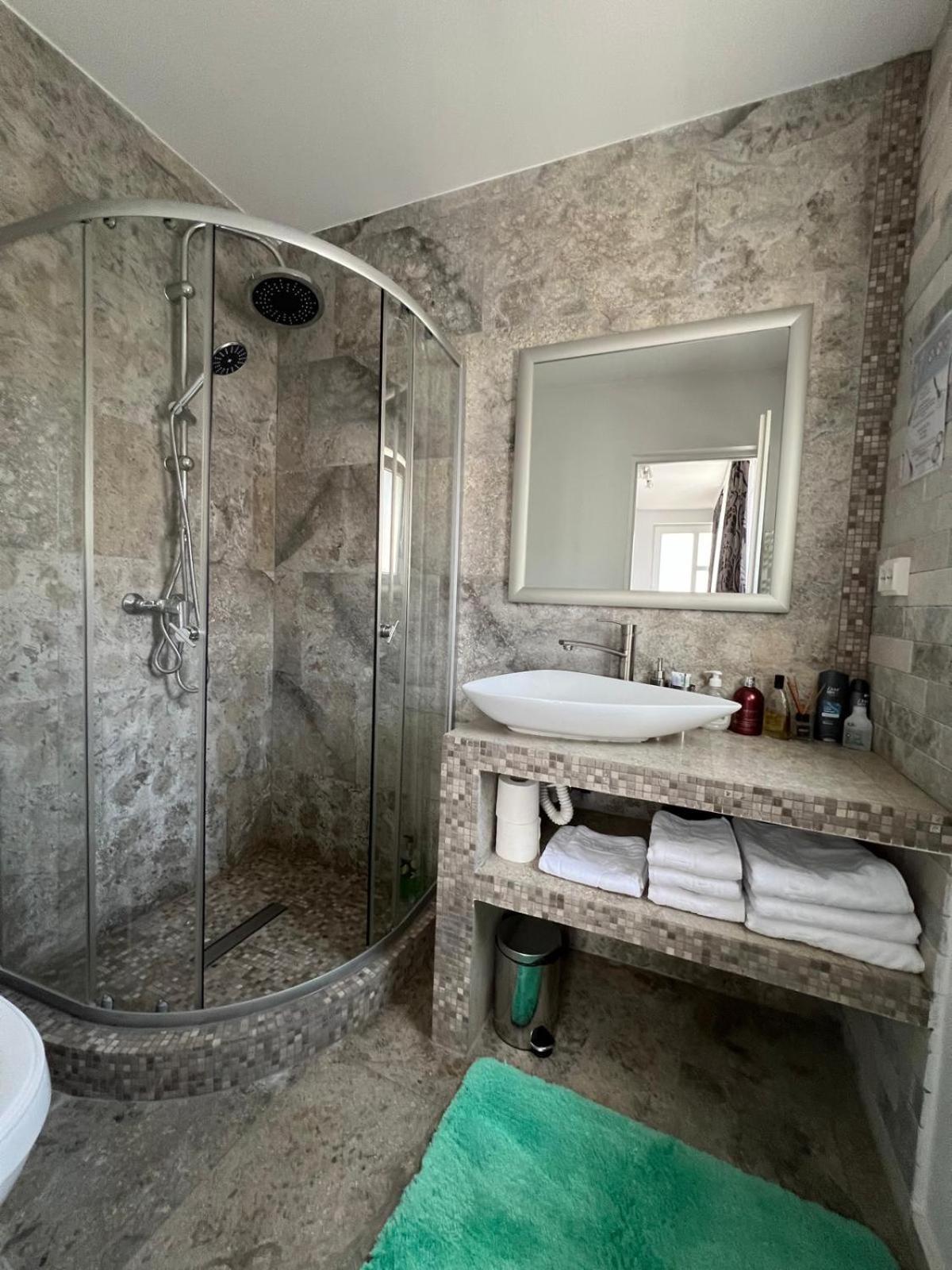 Luxus Cluj Airport Apartments Kültér fotó
