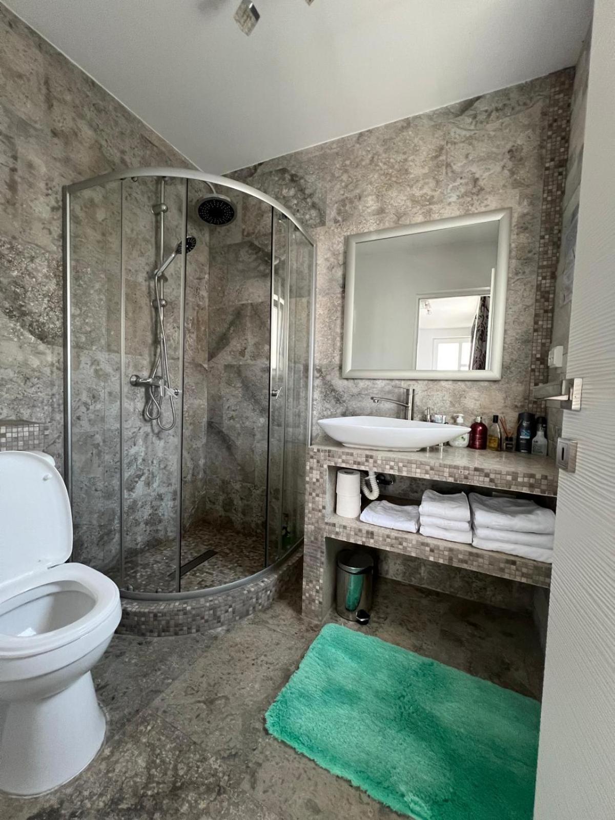 Luxus Cluj Airport Apartments Kültér fotó