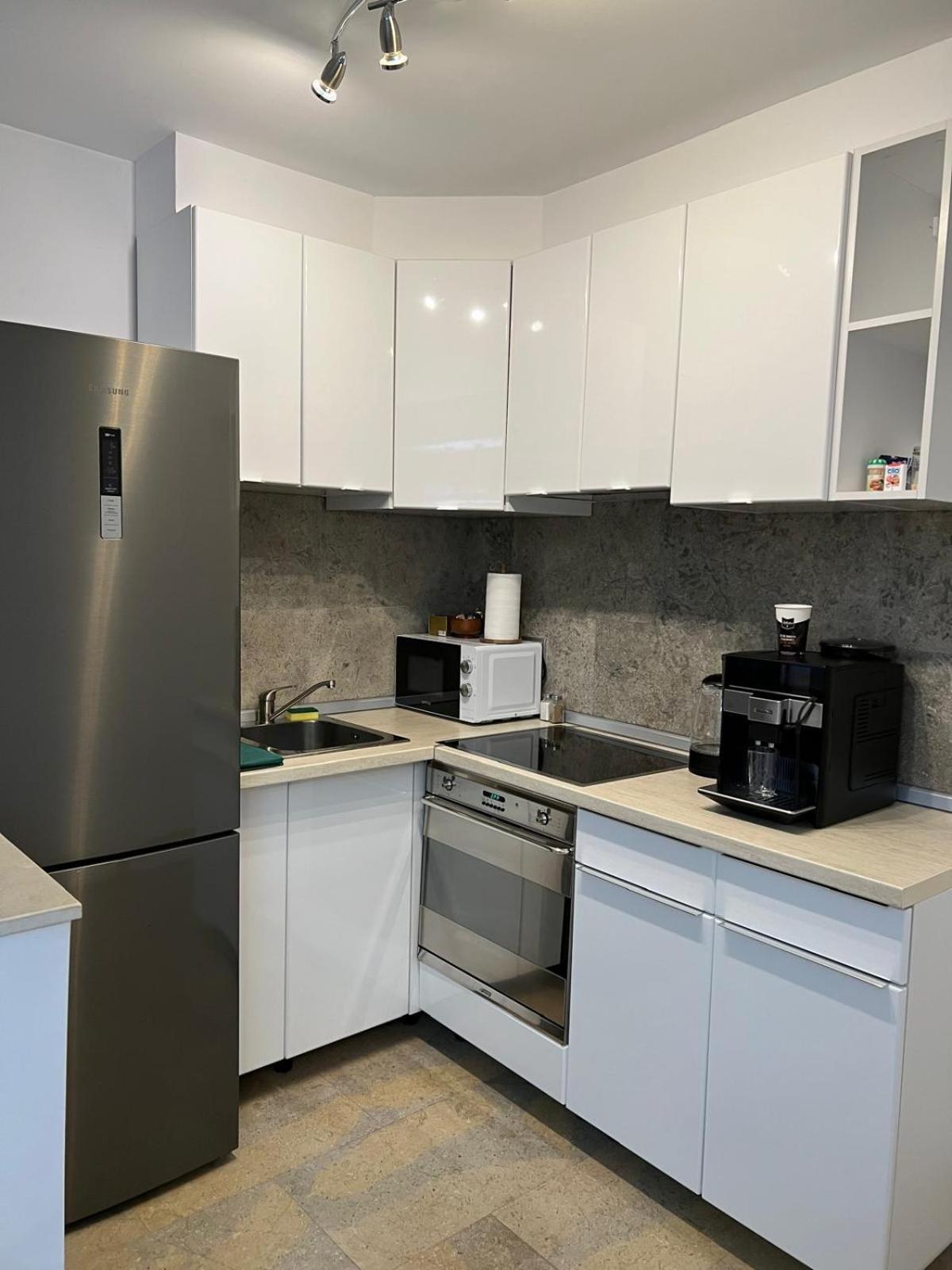 Luxus Cluj Airport Apartments Kültér fotó