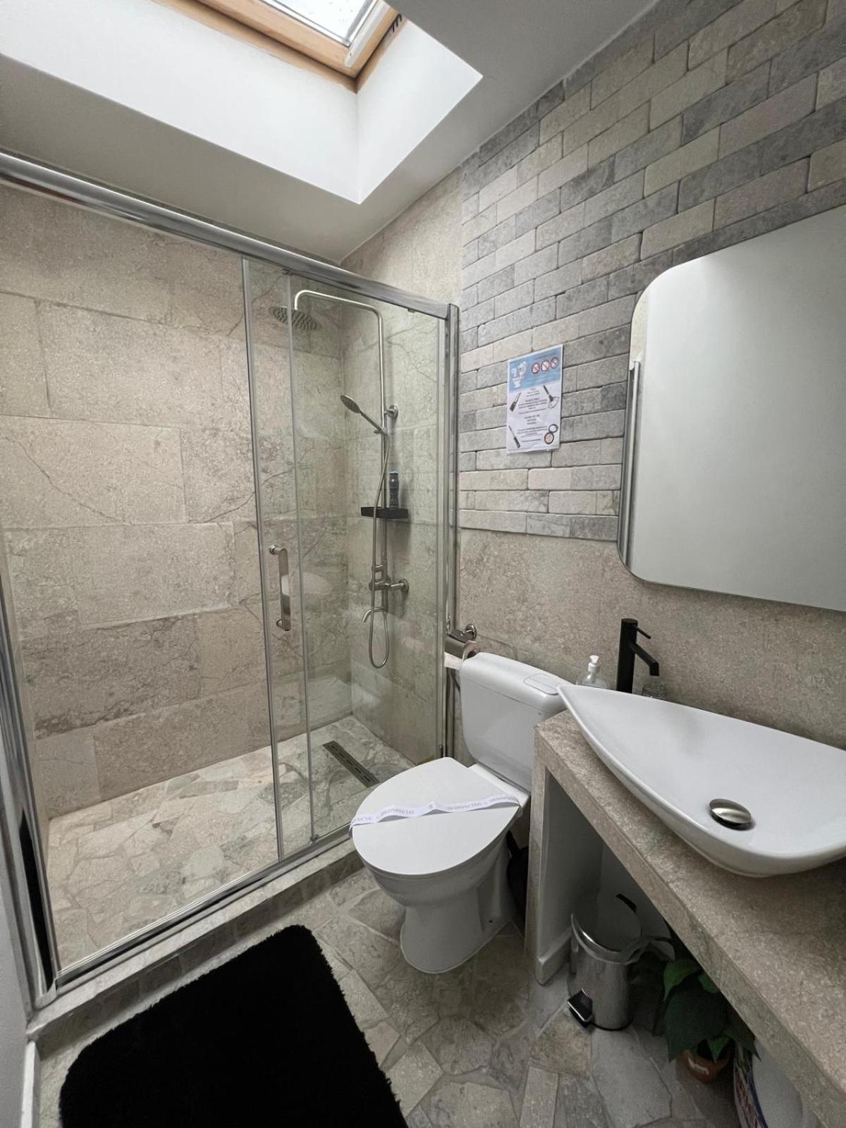 Luxus Cluj Airport Apartments Kültér fotó
