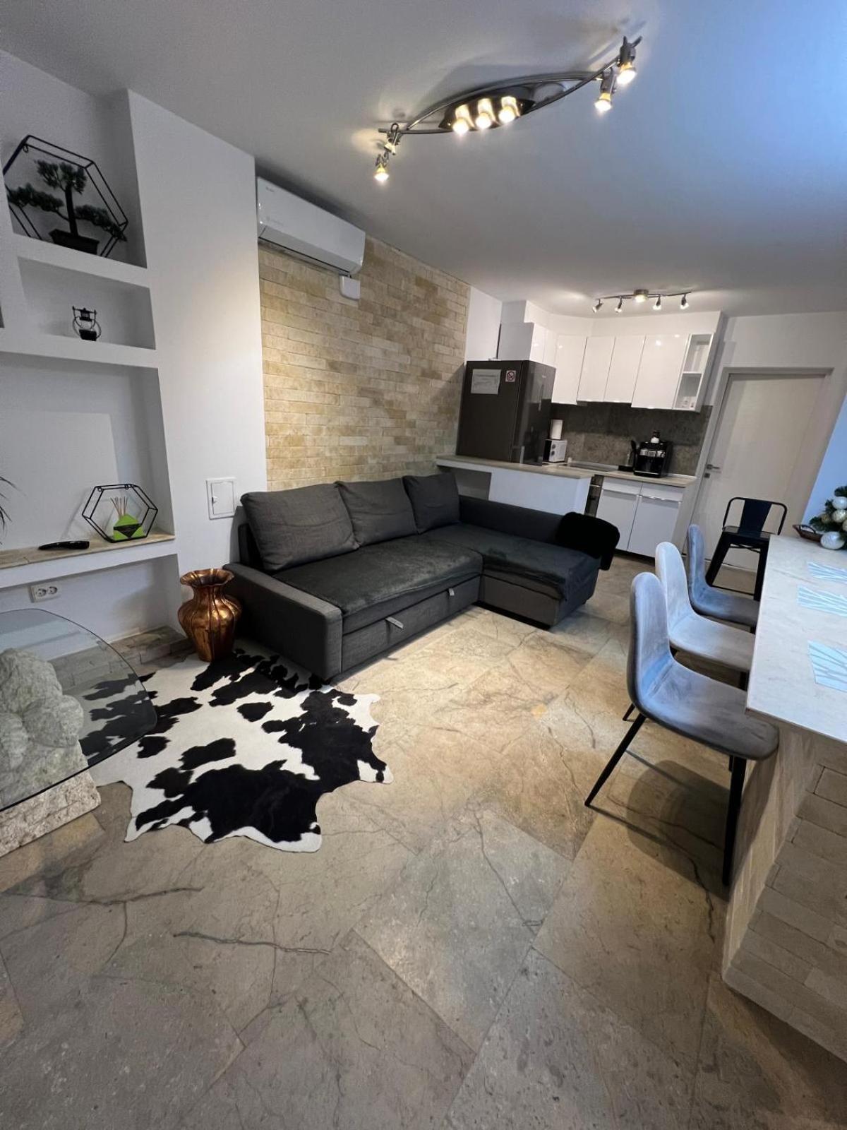Luxus Cluj Airport Apartments Kültér fotó