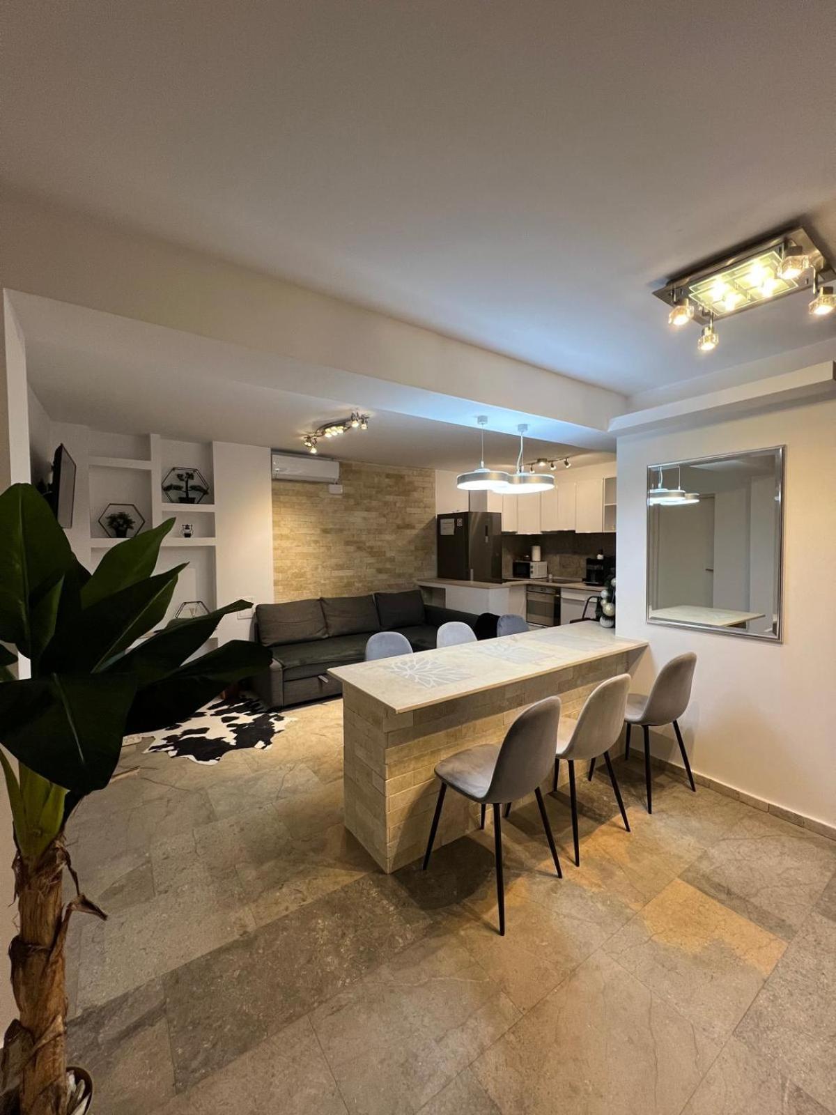 Luxus Cluj Airport Apartments Kültér fotó
