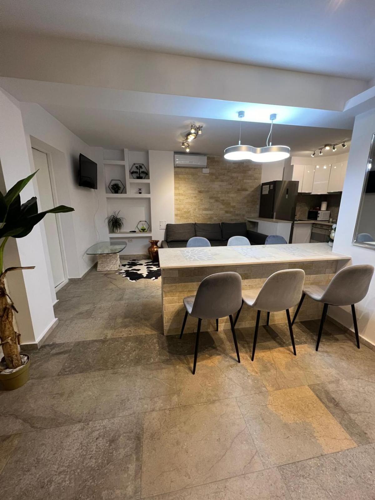 Luxus Cluj Airport Apartments Kültér fotó